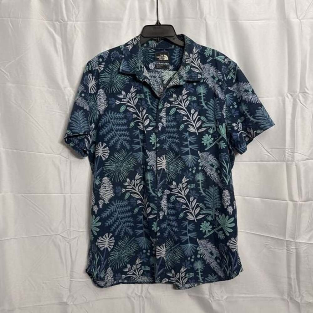The North Face Men's Baytrail Hawaiian Floral Short Sleeve Button-Up Shirt